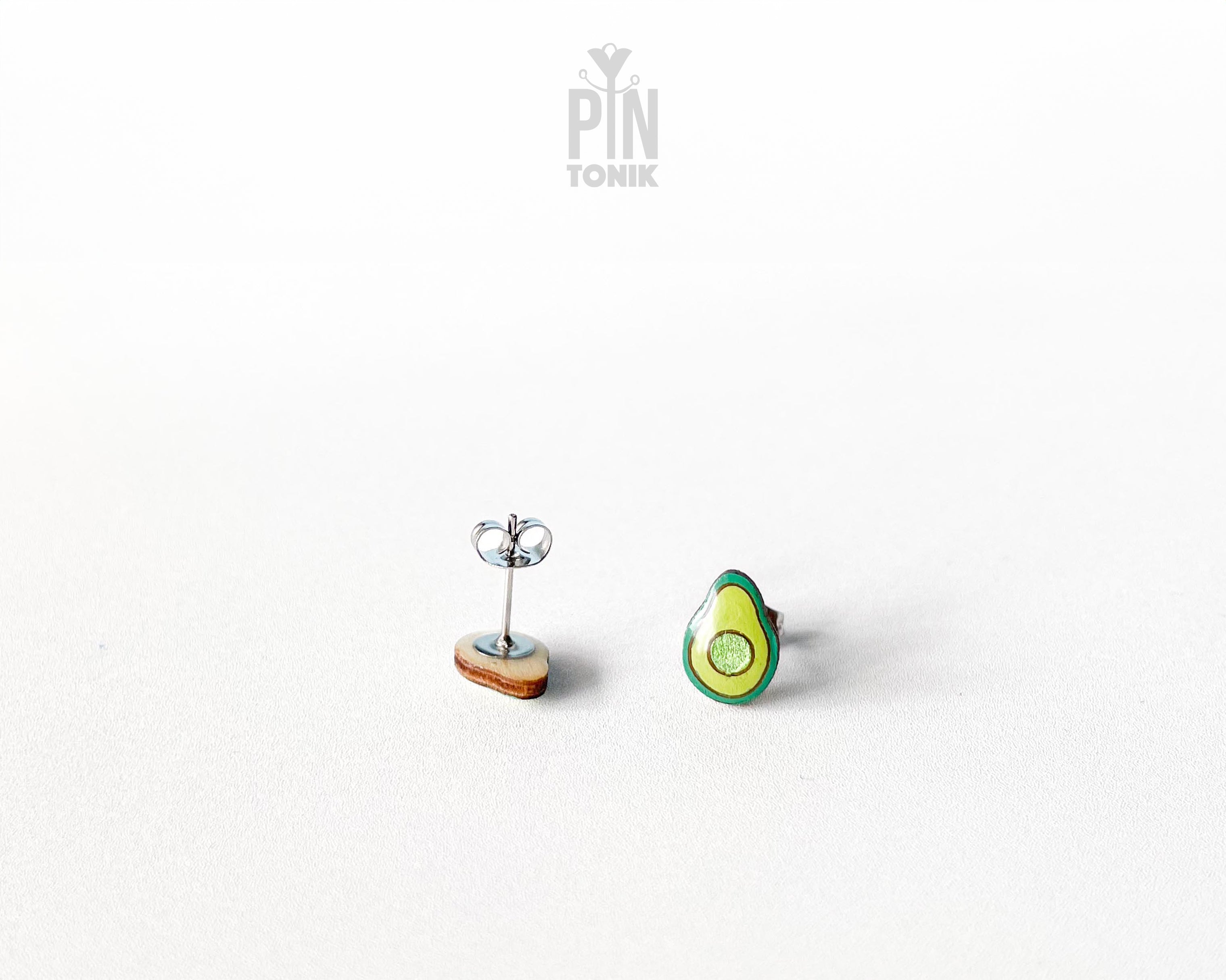 Boucles d'oreilles clous avocat dépareillées