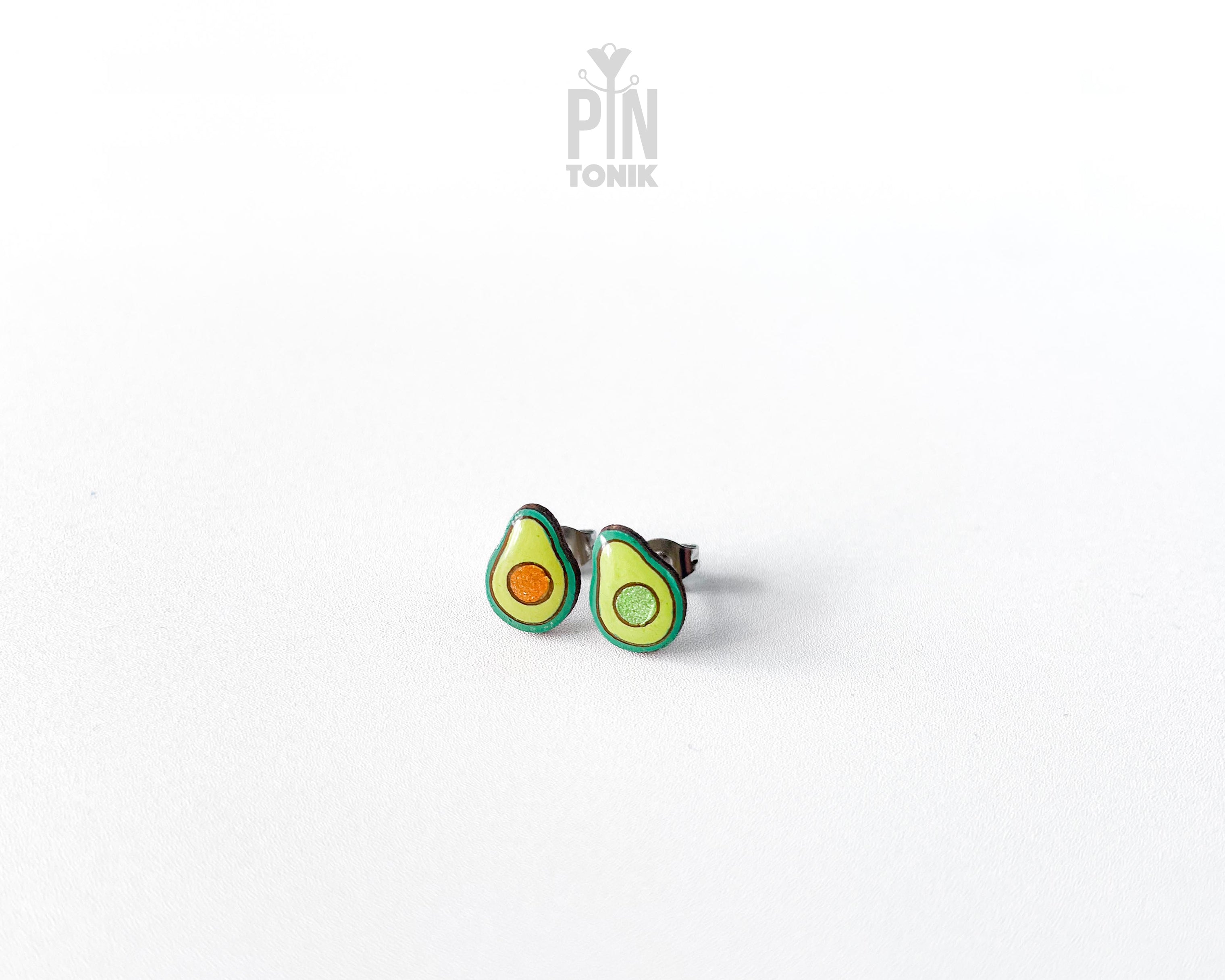 Boucles d'oreilles clous avocat dépareillées