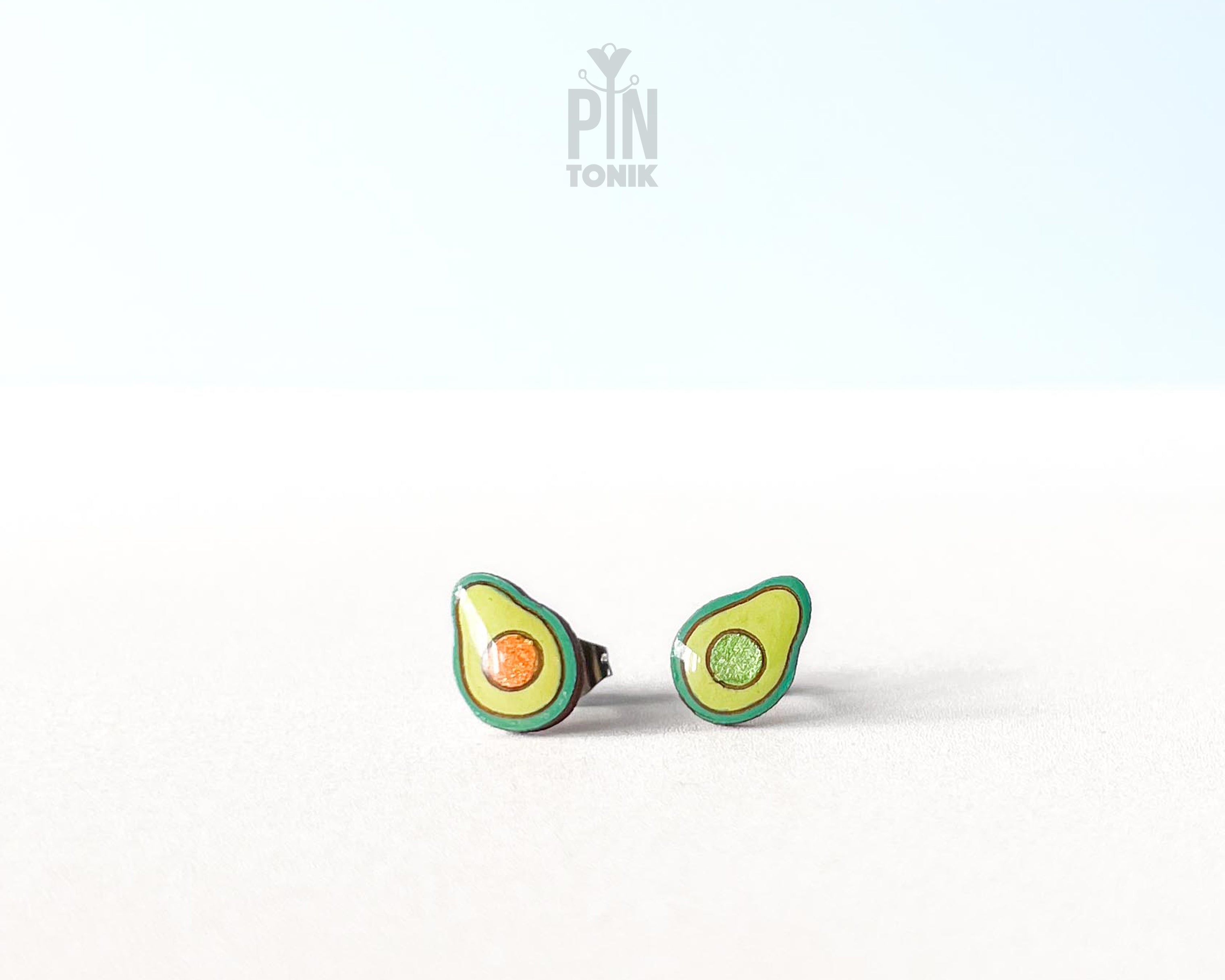 Boucles d'oreilles clous avocat dépareillées