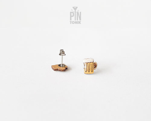 Handmade wooden beer mug stud earrings with golden beer and frothy white foam by PinTonik.
