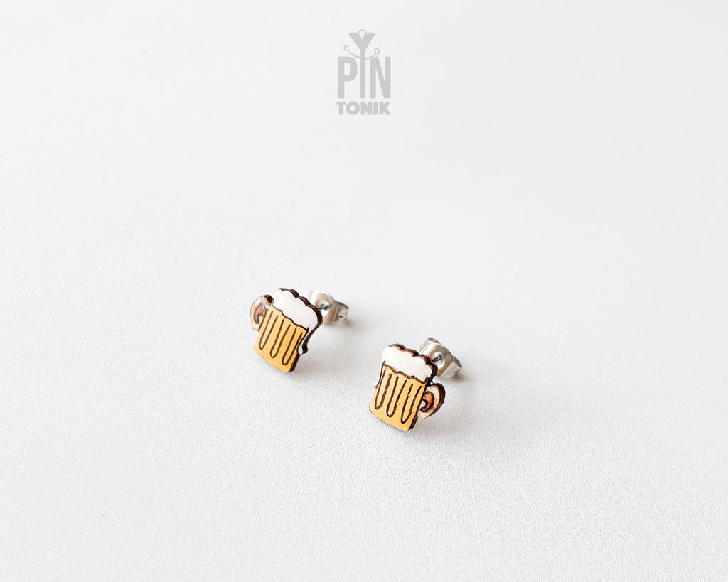 Handmade wooden beer mug stud earrings with golden beer and frothy white foam by PinTonik.