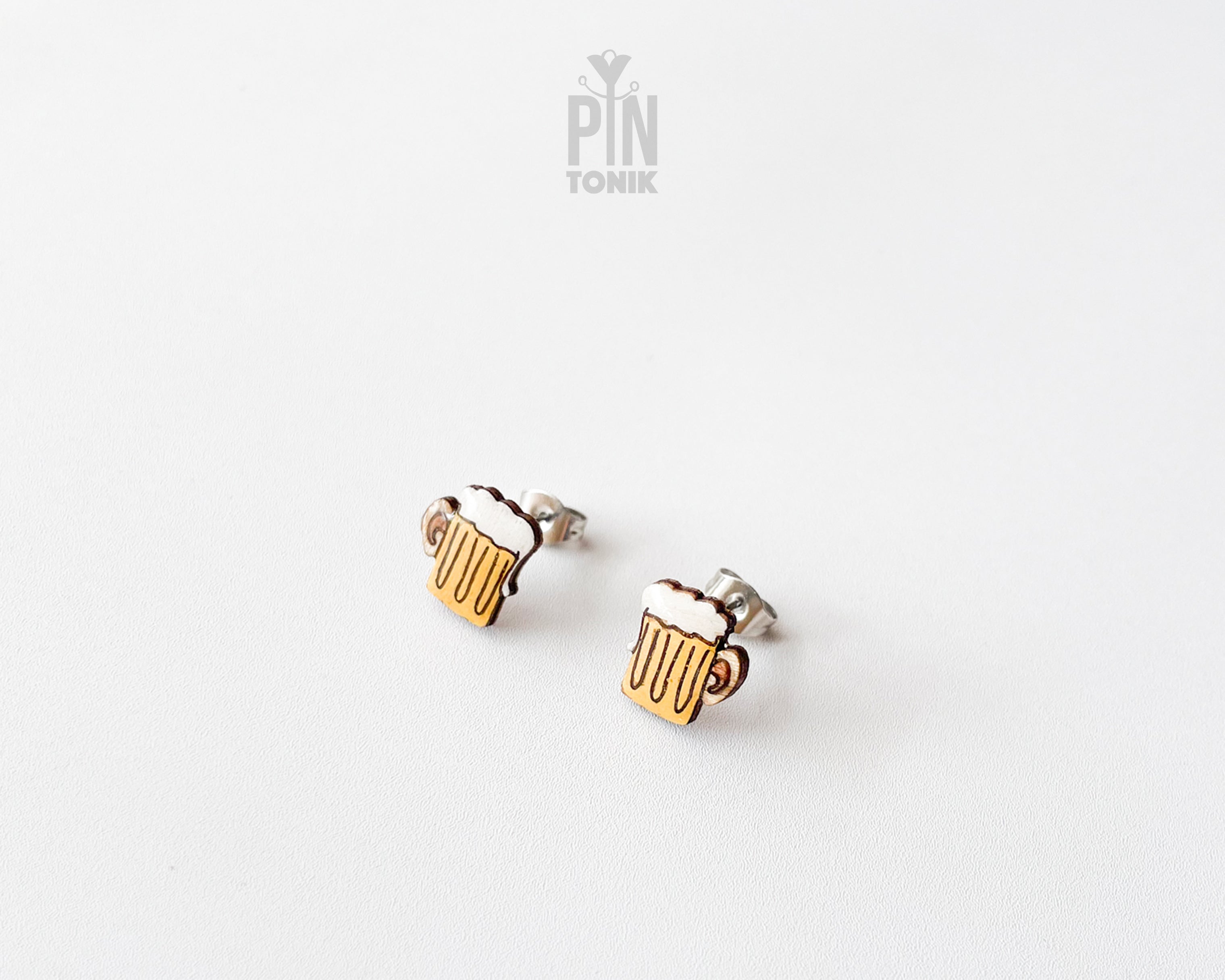 Handmade wooden beer mug stud earrings with golden beer and frothy white foam by PinTonik.