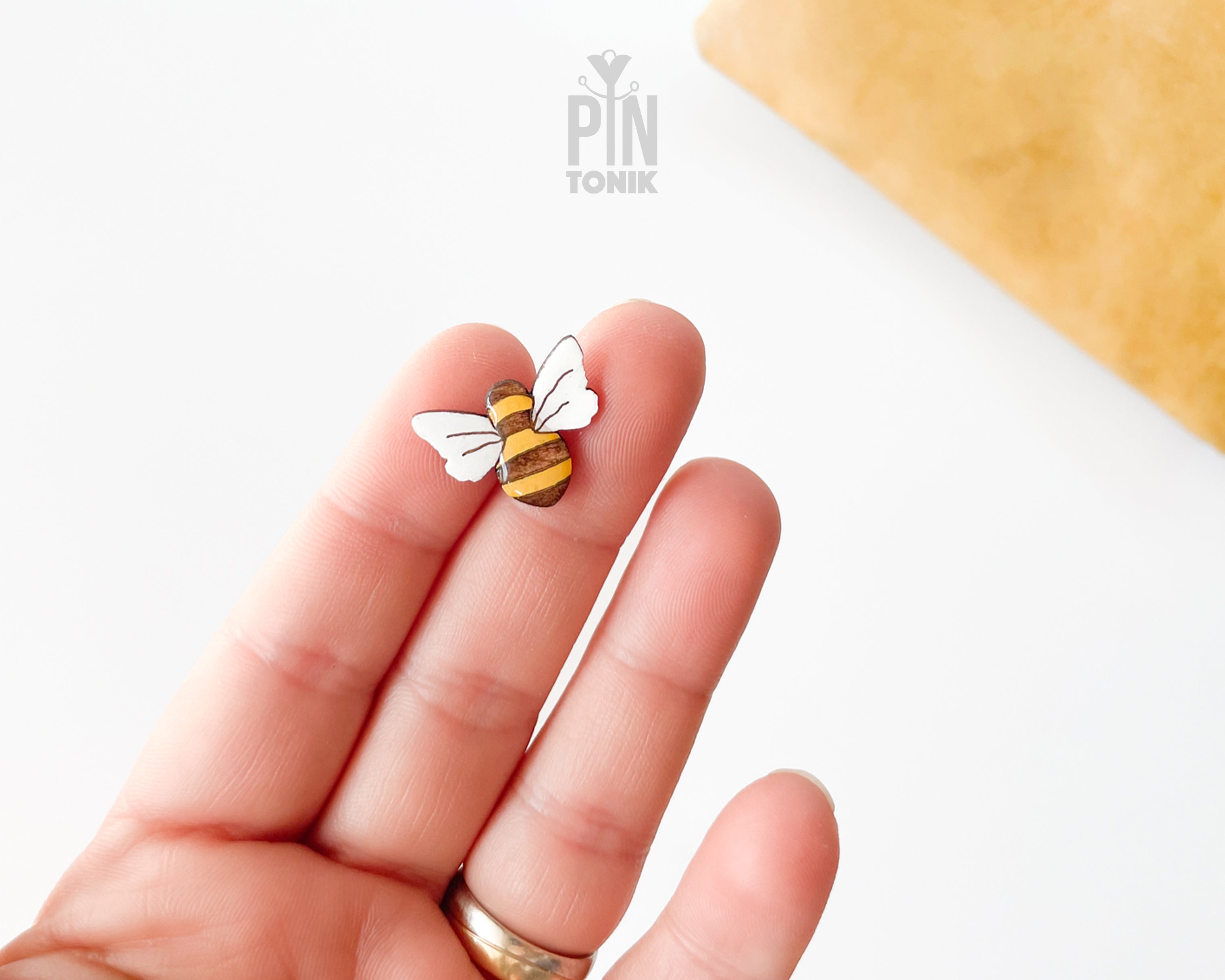 Bumblebee Pin