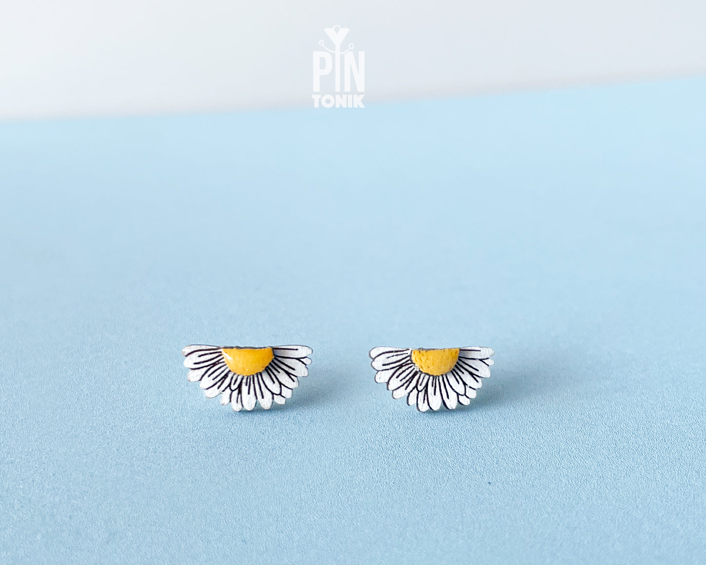 Minimalist half-daisy flower character stud earrings by PinTonik, hand-made in Austria.