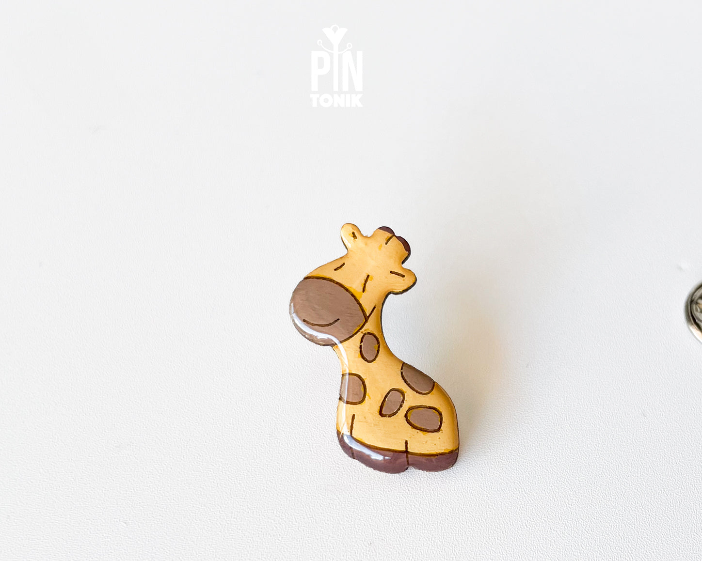 Giraffe Pin