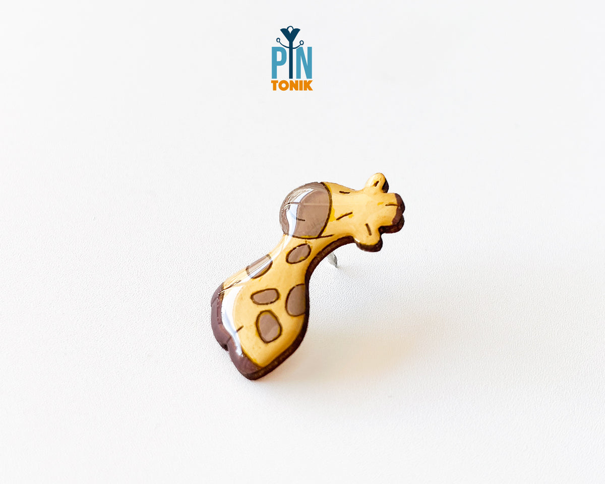 Giraffe Pin