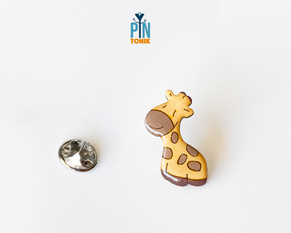 Giraffe Pin