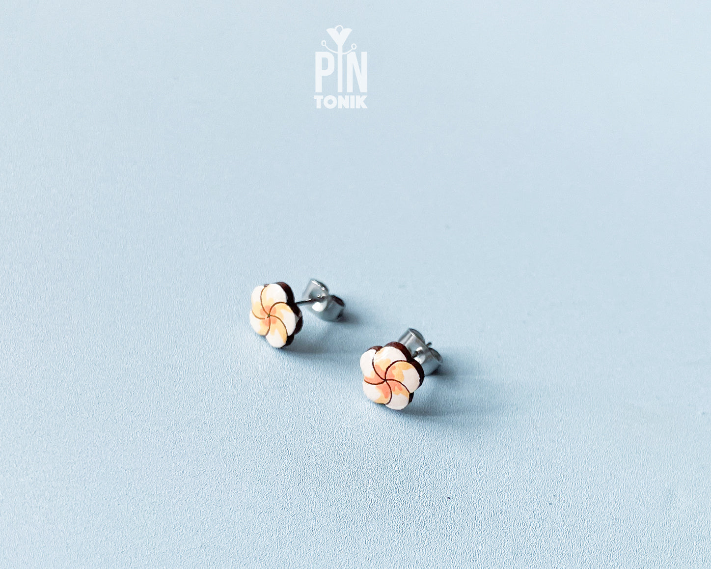 Hawaiian style white and yellow plumeria flower character stud earrings by PinTonik, hand-made in Austria.