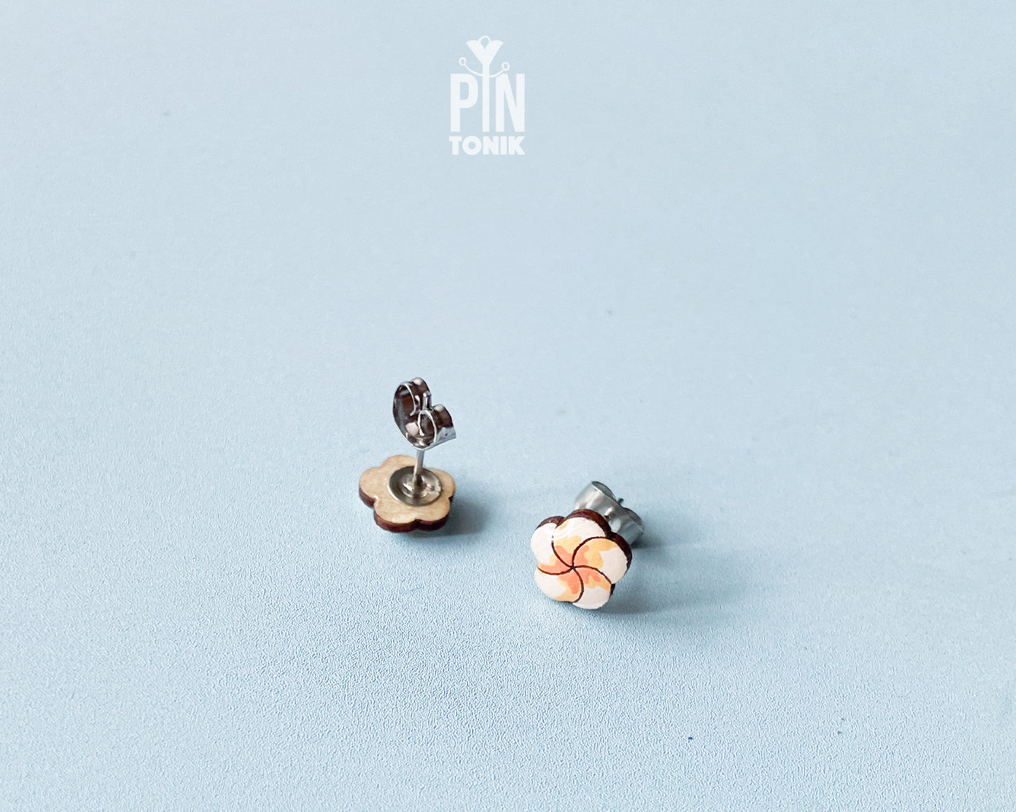 Hawaiian style white and yellow plumeria flower character stud earrings by PinTonik, hand-made in Austria.