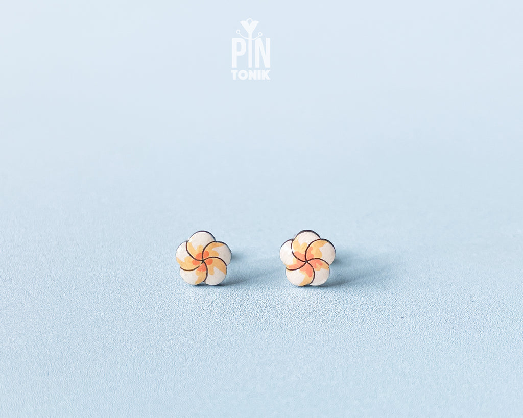 Hawaiian style white and yellow plumeria flower character stud earrings by PinTonik, hand-made in Austria.