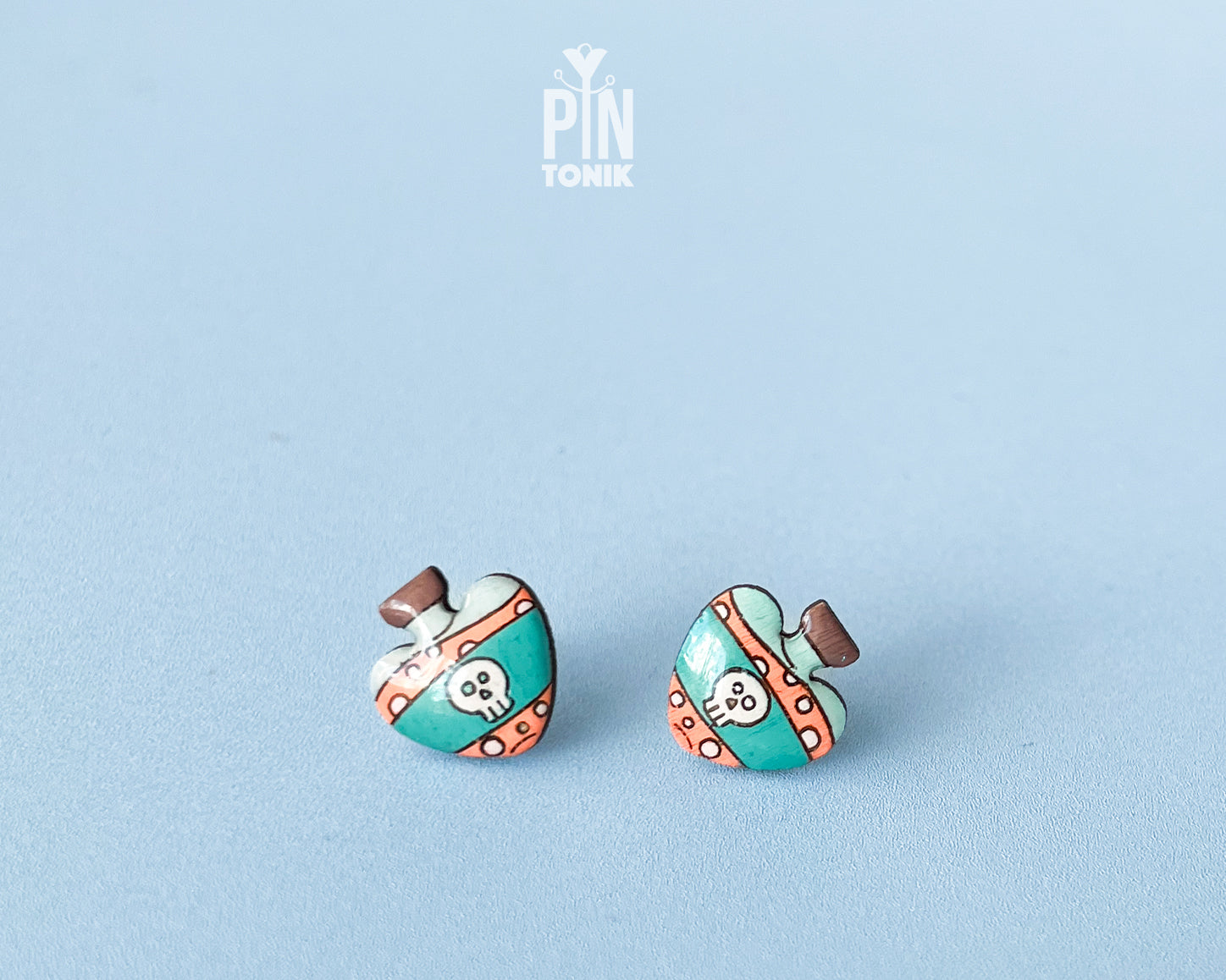 Skull Poison Studs