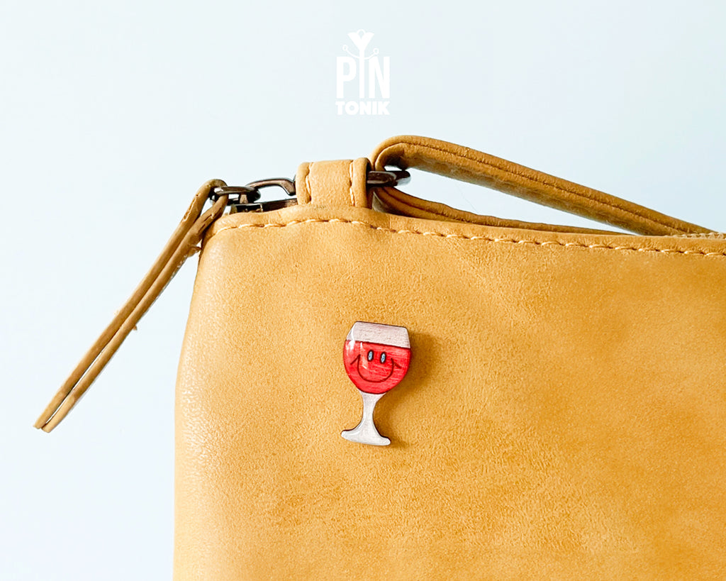 Épingle de vin rouge joyeuse