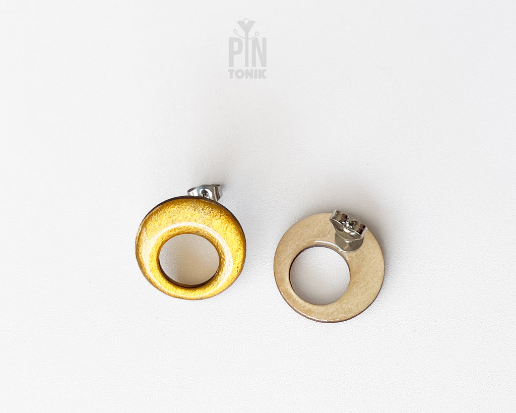 Minimal Retro Circle Studs