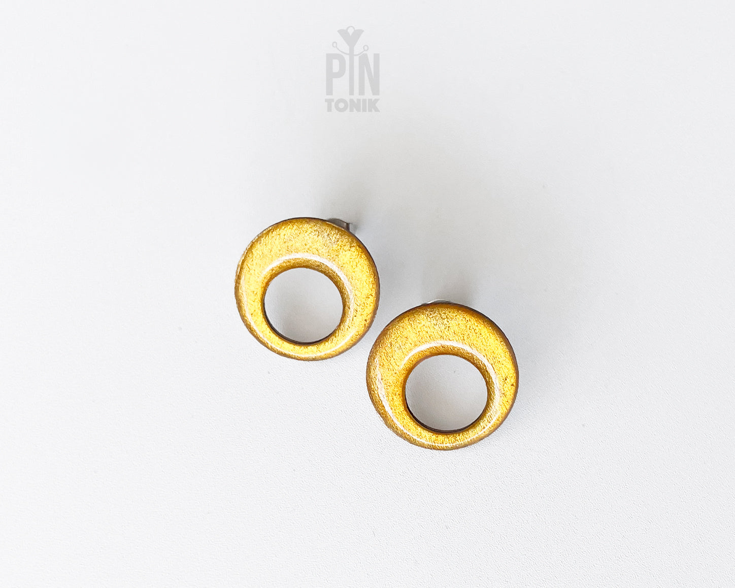 Minimal Retro Circle Studs