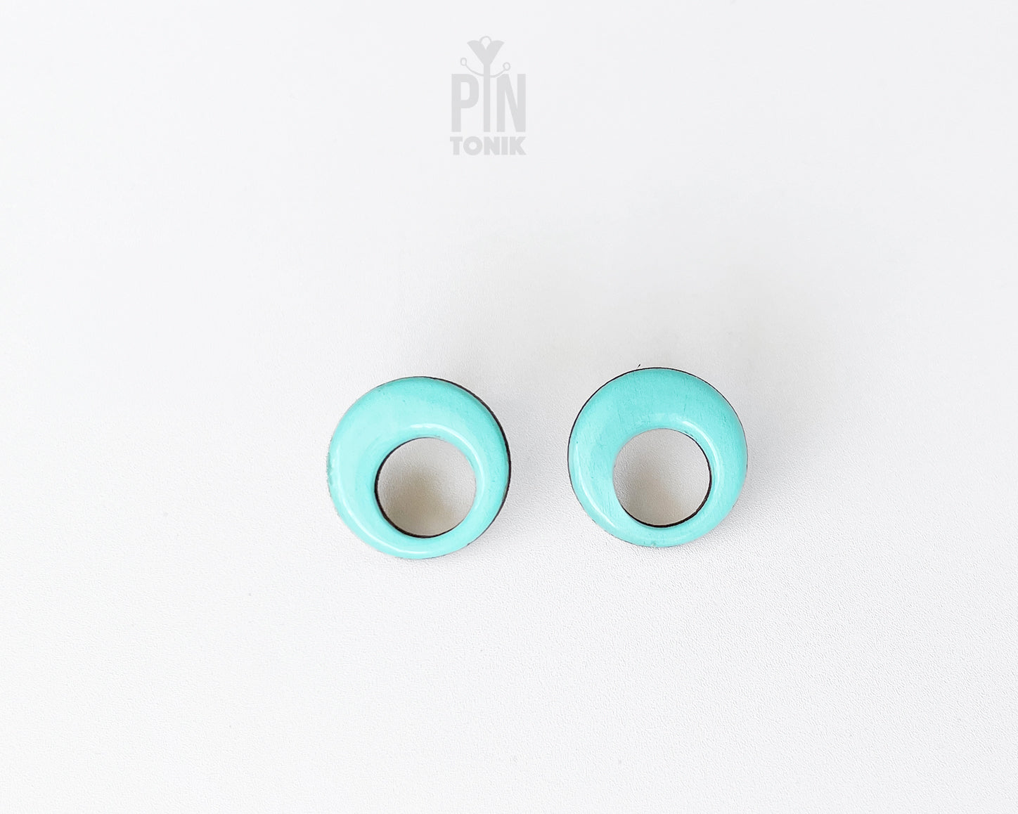 Minimal Retro Circle Studs