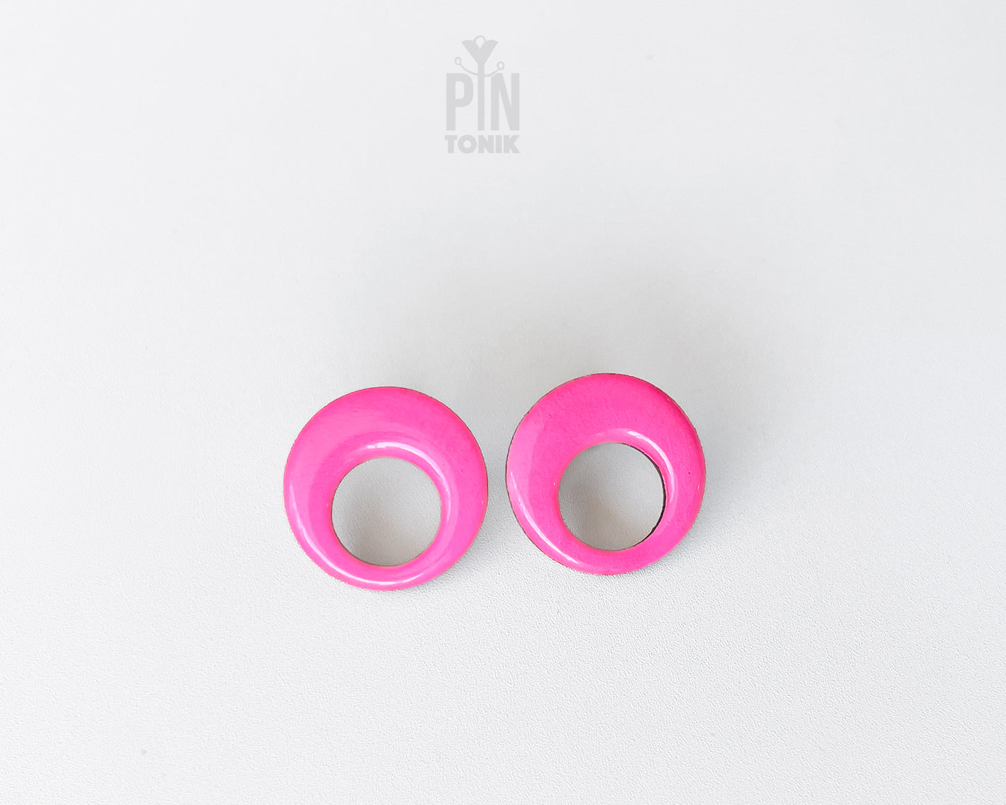 Minimal Retro Circle Studs