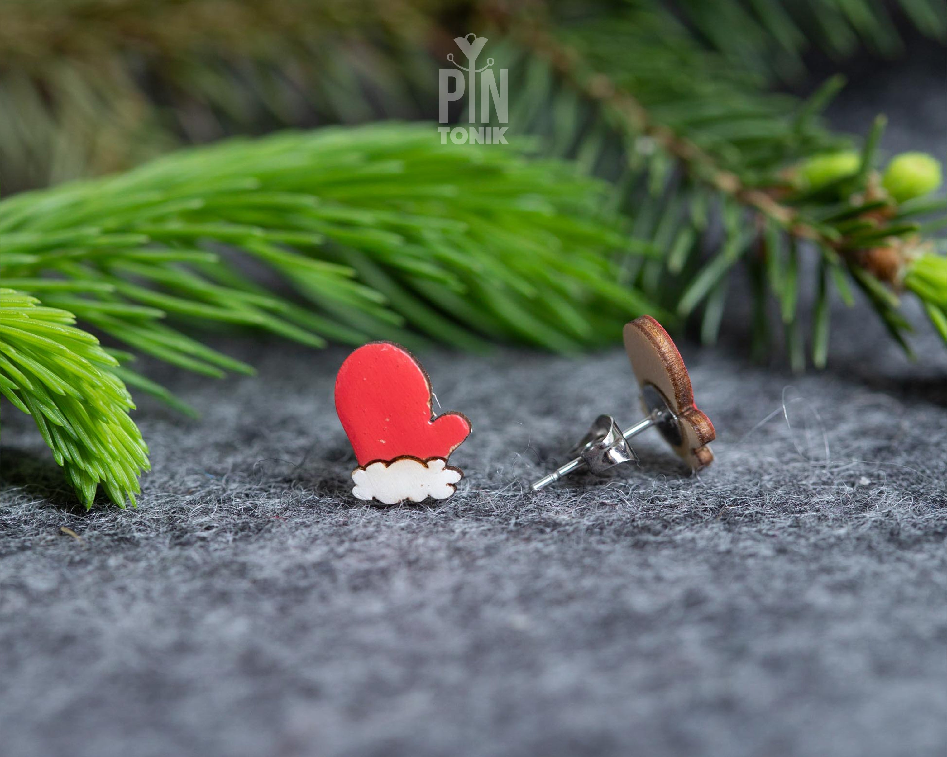 Christmas Mitten Studs