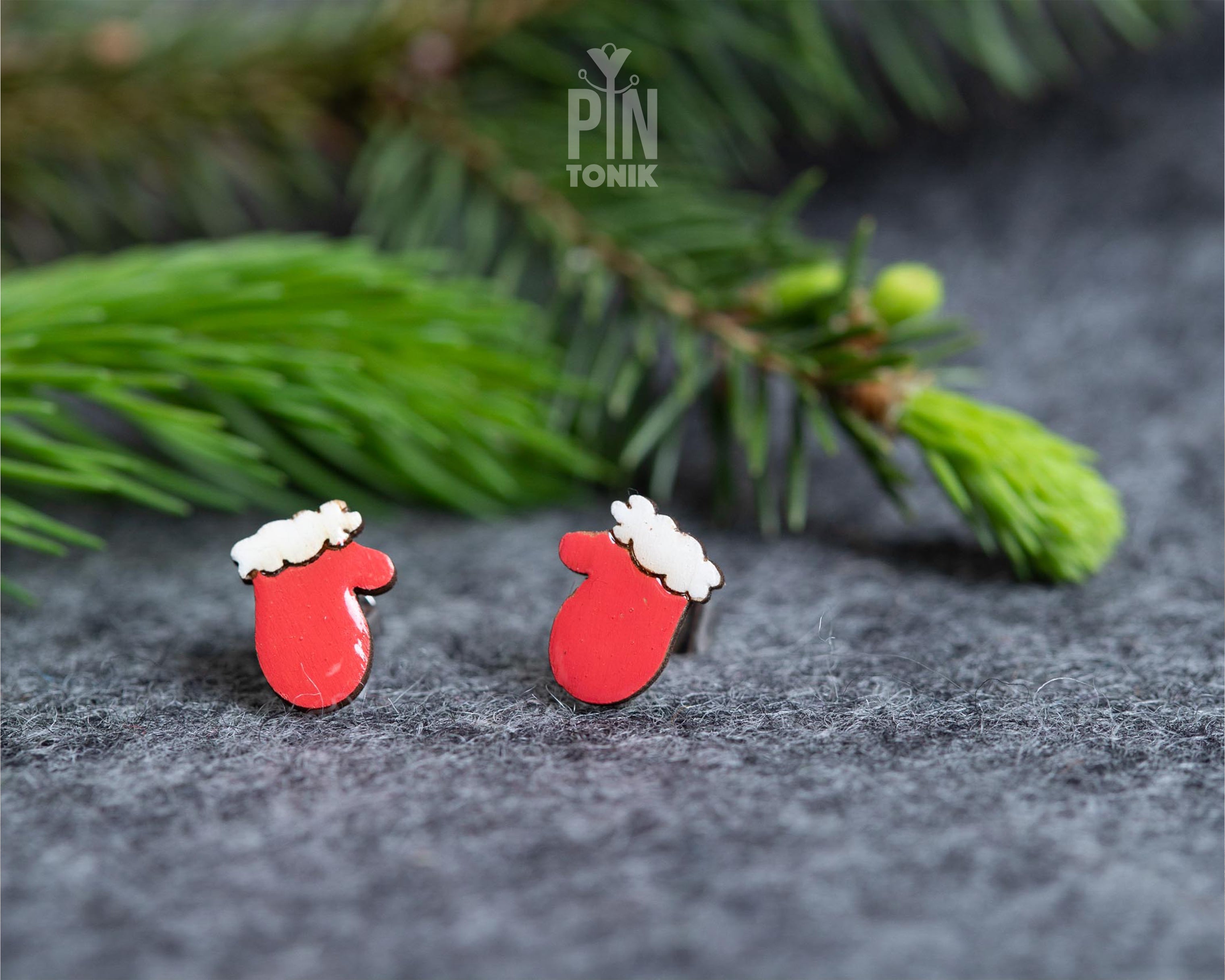 Christmas Mitten Studs