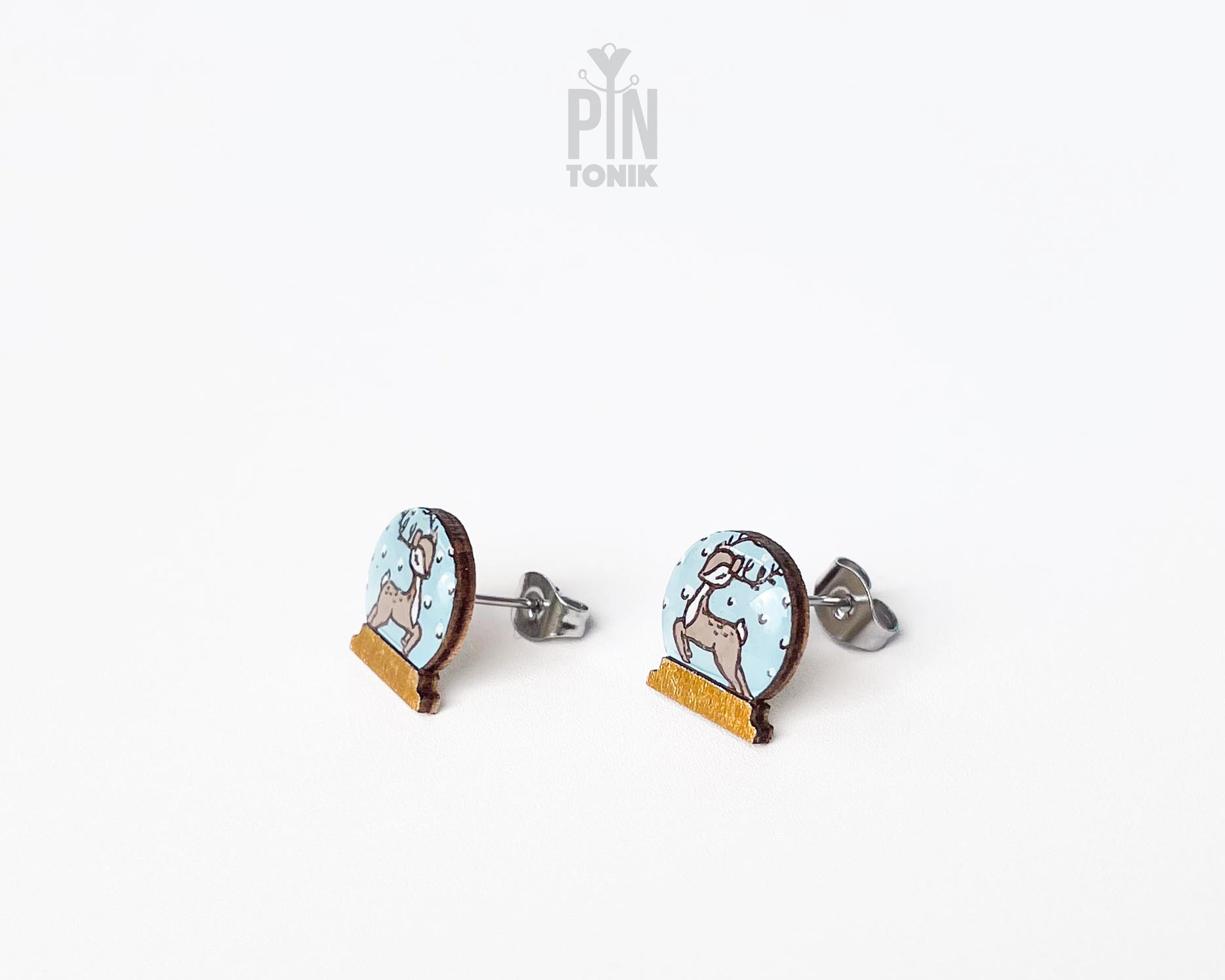 Reindeer in Snow Globe Studs
