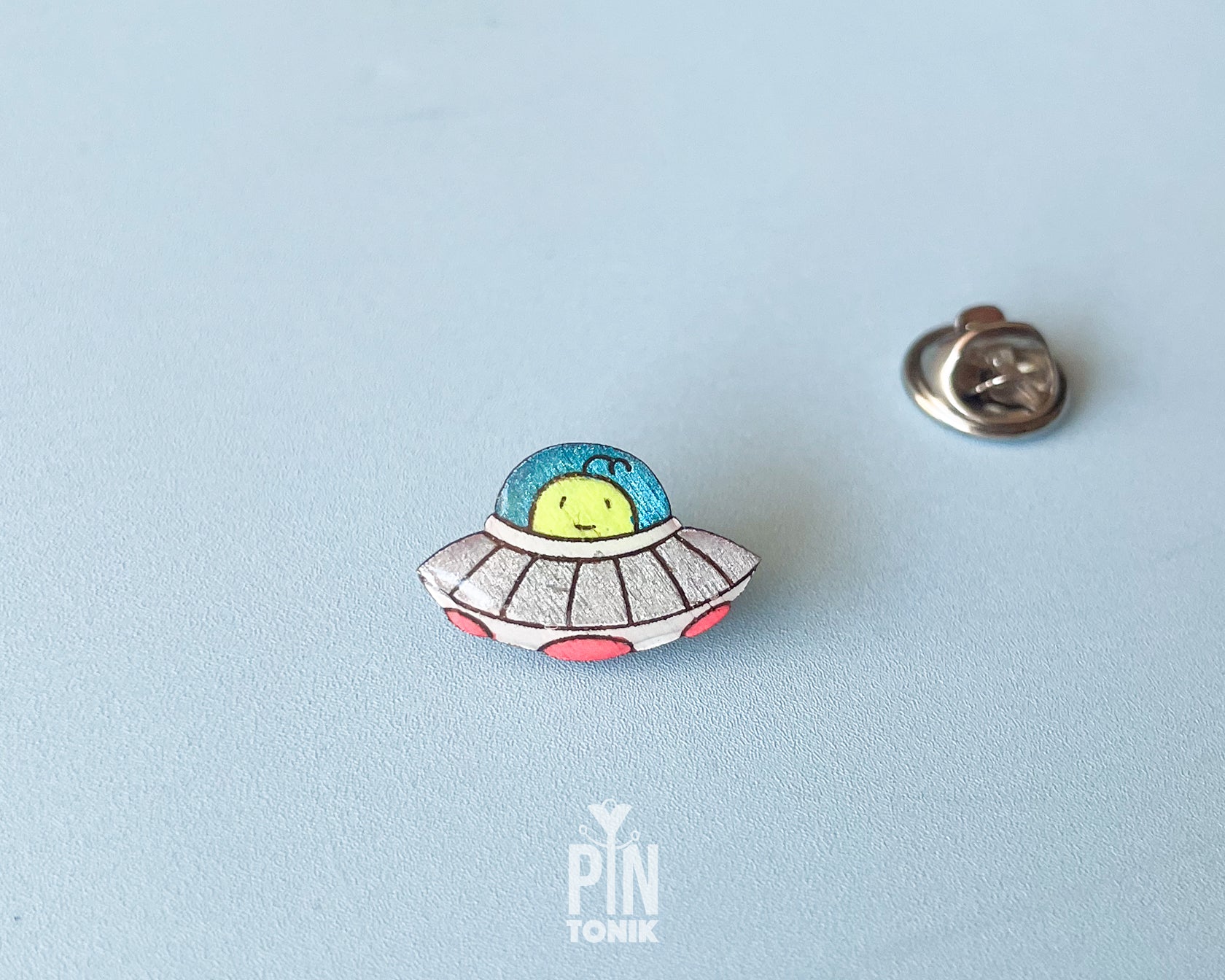 UFO Pin