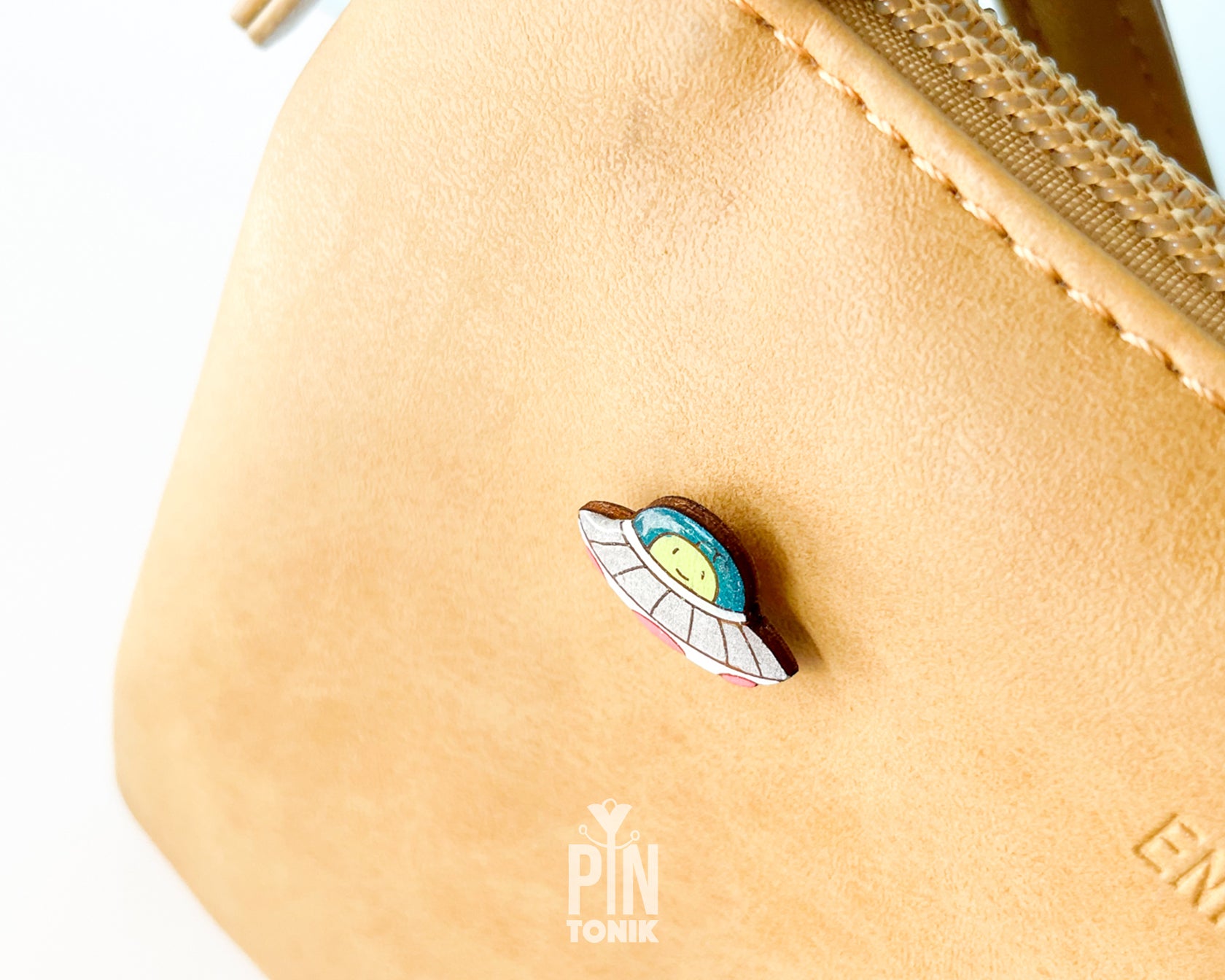 UFO Pin