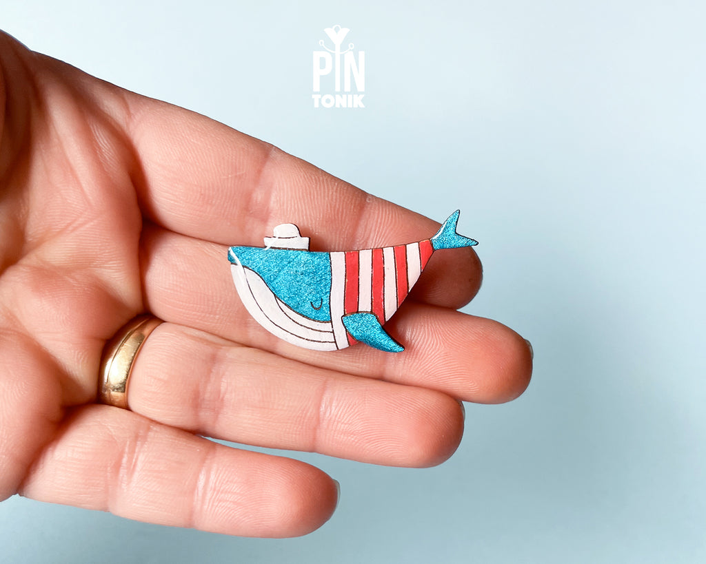 Pin en bois Baleine Matelot
