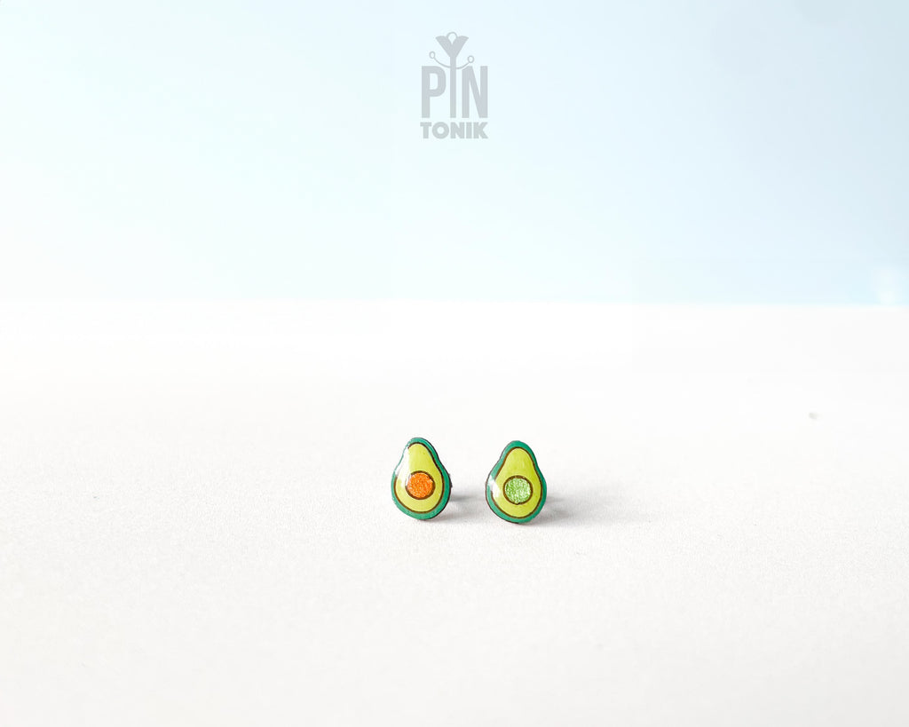 Boucles d'oreilles clous avocat dépareillées