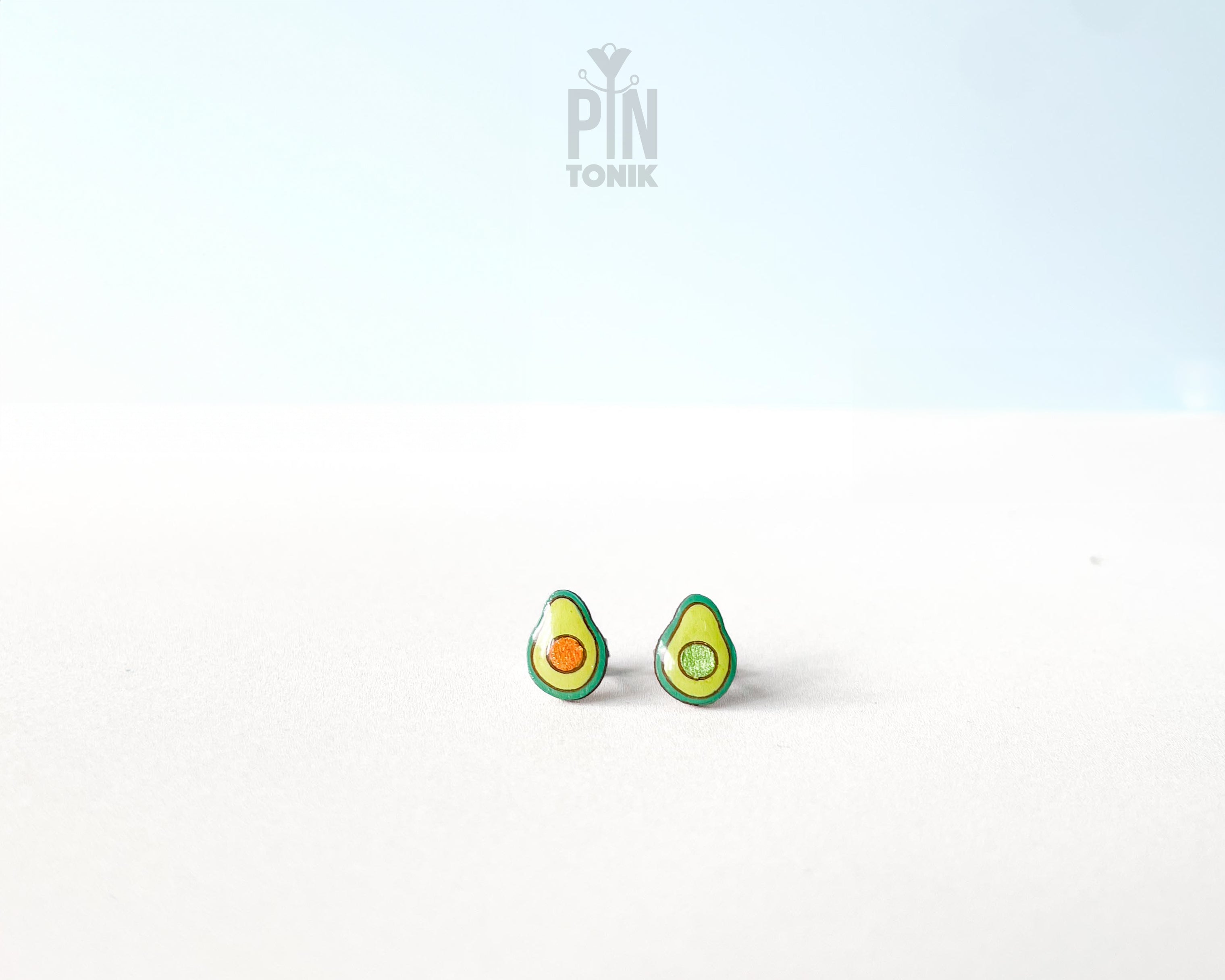 Boucles d'oreilles clous avocat dépareillées